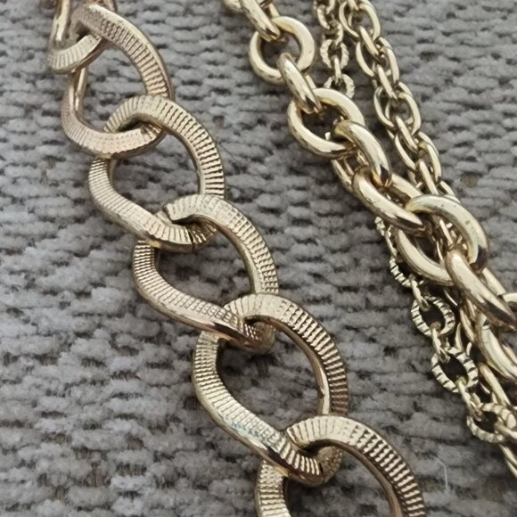 Vintage 80's Gold Draped Layered Chains-Mixed Styles-Gold-Tone-Fashion Jewelry - Picture 3 of 5